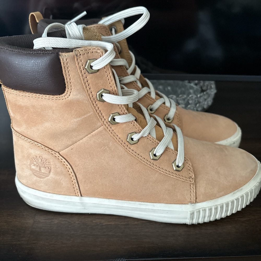 Woman Timberland Tan and Brown Boots